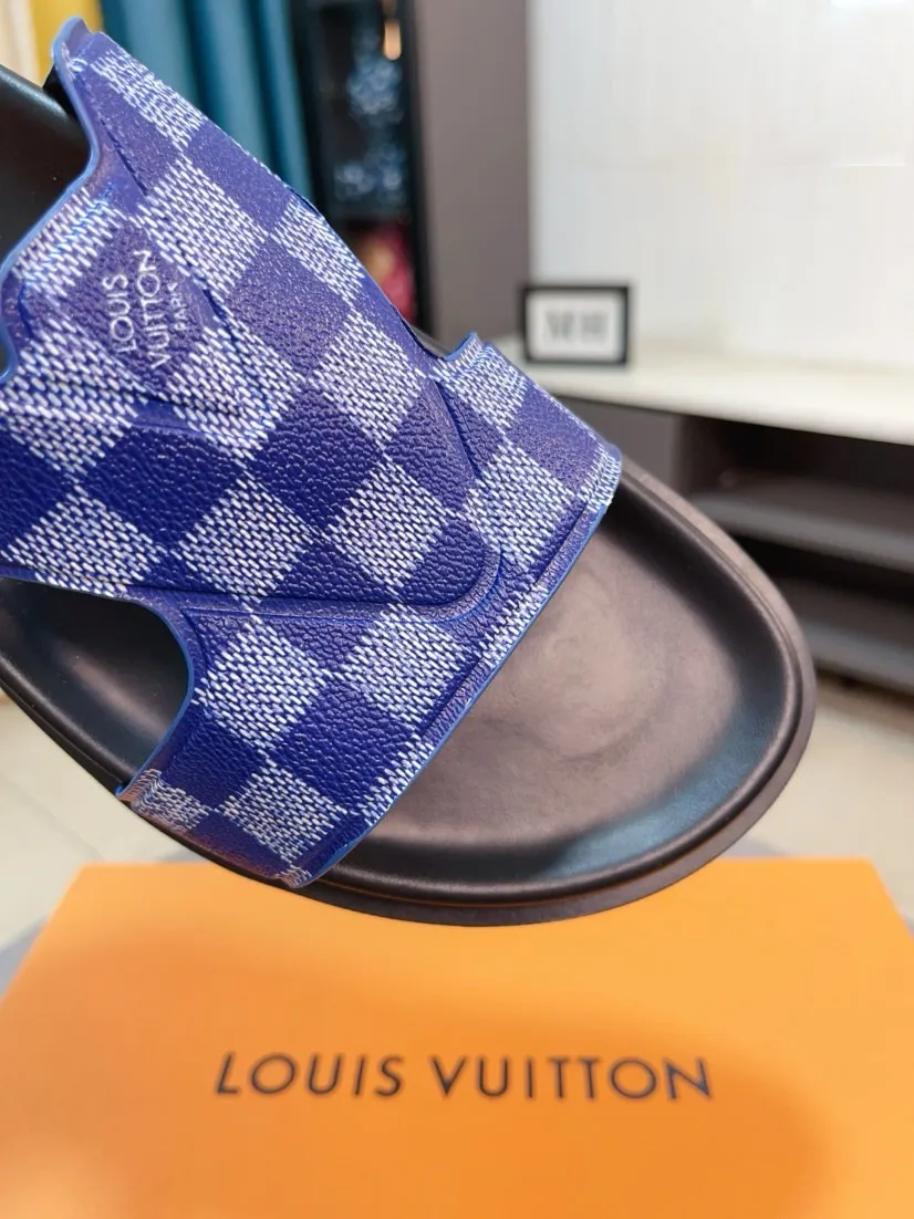 Men's shoes💰300🌹🌹【LV】Multi-color new men's slippers, original top-quality version, original special cowhide with pebbled embossing➕sheepskin on the inner and side, non-slip combination sole, more stable walking, more comfortable and lightweight, high-end and generous, size: 38~44